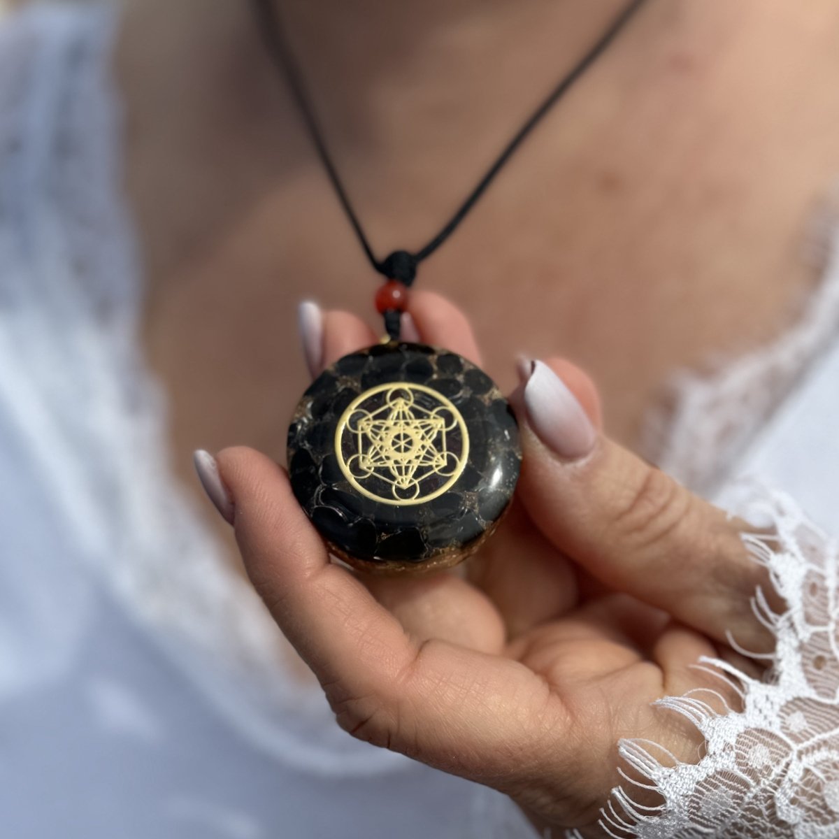 Orgonite Pendant “Metatron’s Power” in Obsidian & Garnet