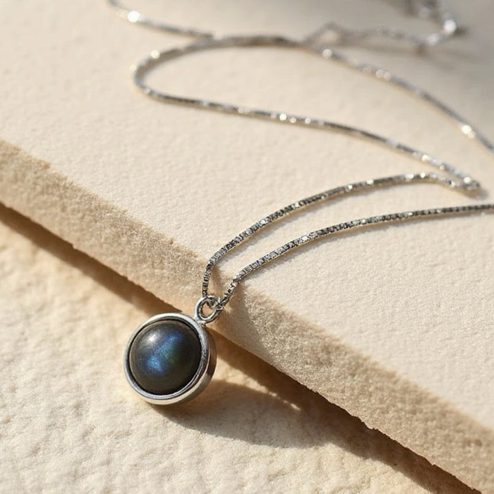 “Fine Pearl” Pendant in Labradorite